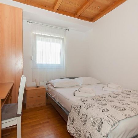Apartment Luna Омиш Экстерьер фото